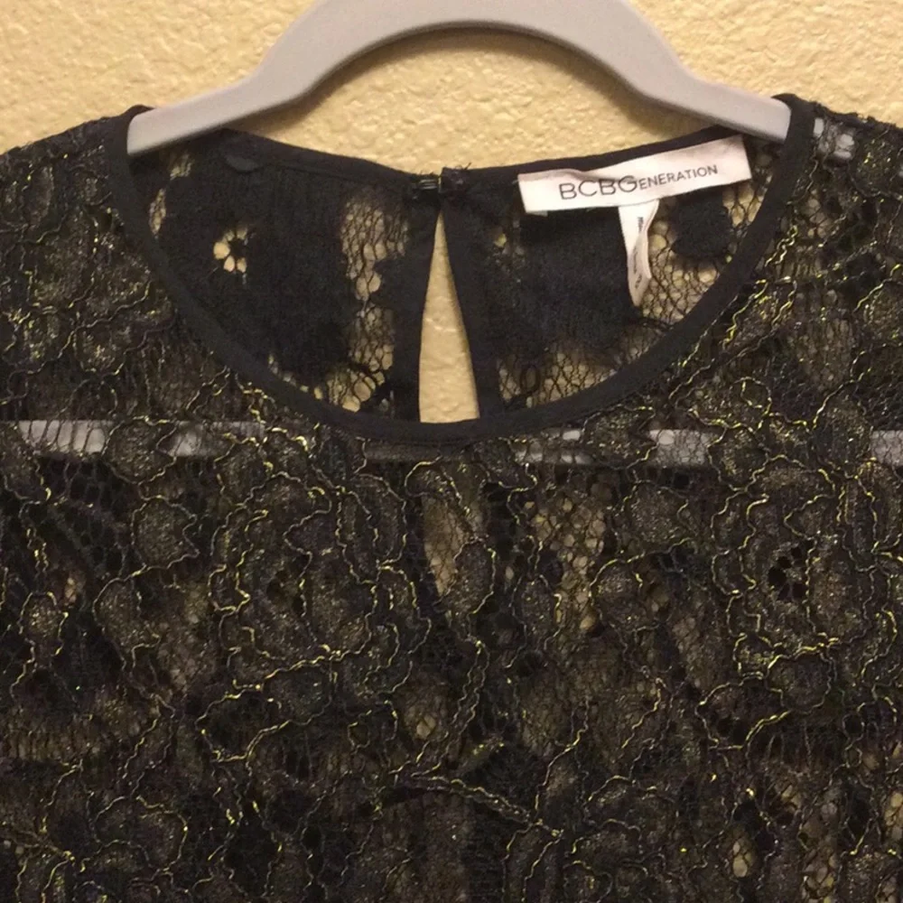 BCBGeneration Black and Gold Sheer Floral Lace Top Size XXS New Without Tags - Picture 2 of 8